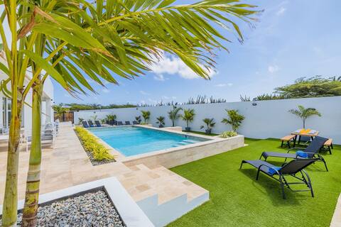 Stunning 10-bedroom Private Villa by BlueAruba