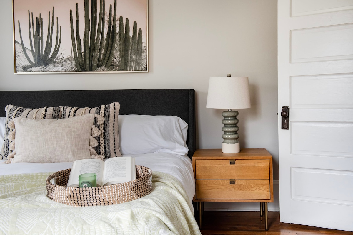 Pumzika kwa starehe kwenye kitanda cha kifahari cha king 