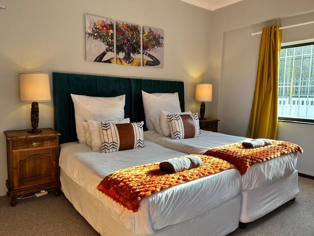 Fuss-Free Family home | Pool & Fireplace gallery image 2