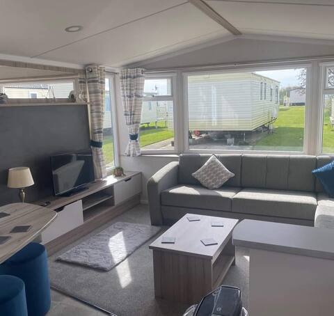 Modern caravan at Skipsea Sands Park ref 41029WF