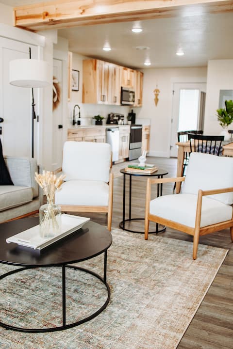 Creekside Rentals Aspen- views, hot springs, and s