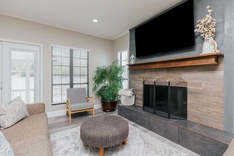 AtHome+1 Stay | Lakefront 3BR | 2 Car Garage