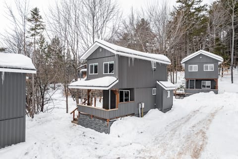 Lawrence's Lakeside Cabins | 'Ioneta' Retreat