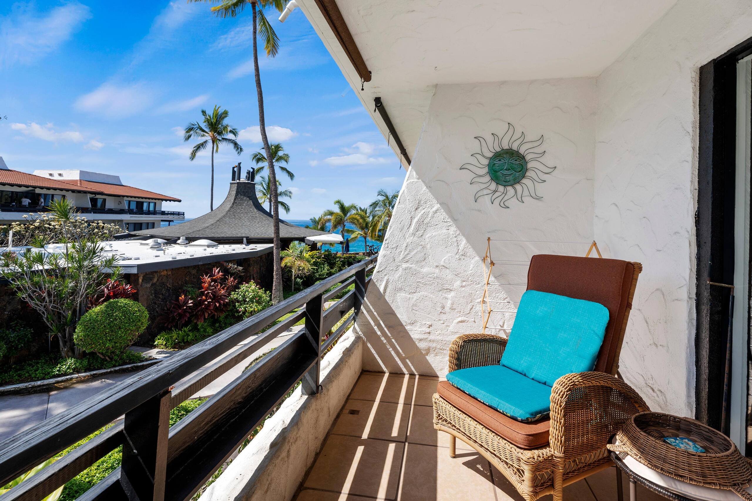 Condo in Kailua-Kona · ★4.8 · 1 bedroom · 2 beds · 1.5 private baths - Image 5