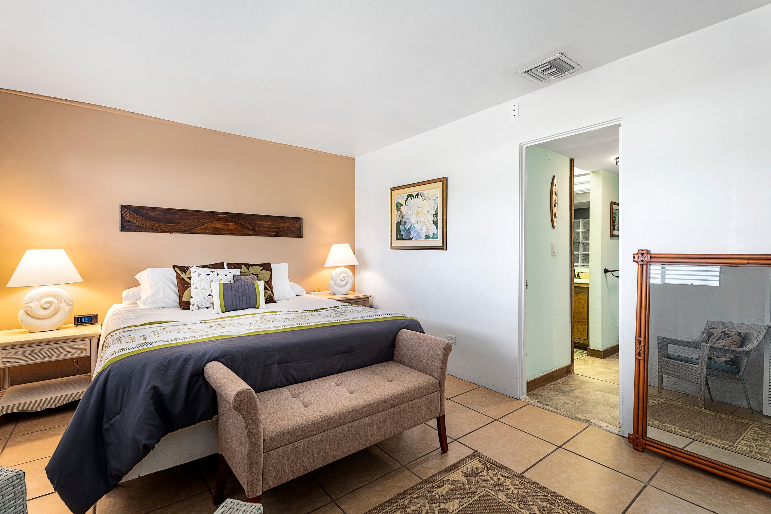 Condo in Kailua-Kona · ★4.8 · 1 bedroom · 2 beds · 1.5 private baths - Image 16