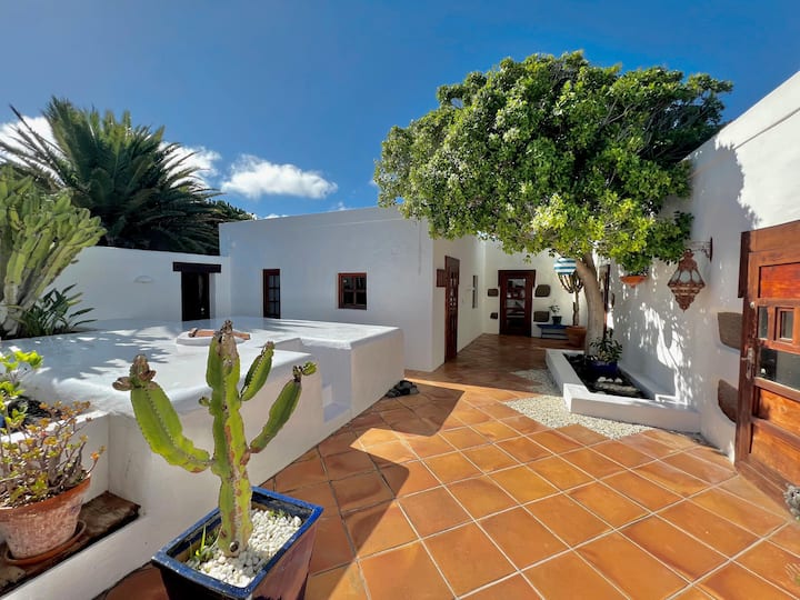 Stylish House In A Real Finca With Private Garden - Lanzarote