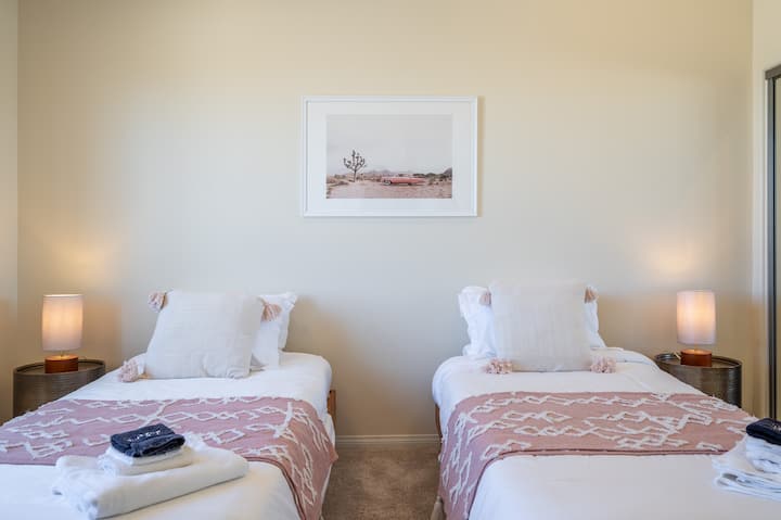 Rest and recharge after a day of exploration in this comfortable and serene space. The perfect room for the socialites in the group. Share stories, make memories, and get ready to embark on an unforgettable adventure in Joshua Tree!