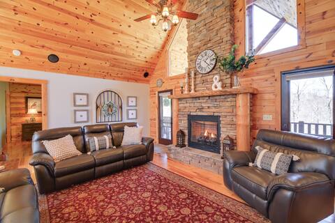 Deck, Gas Grill + Mtn Views: Sparta Cabin Stay!