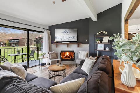 Lake Geneva Retreat! King Bed! Fireplace! WiFi!