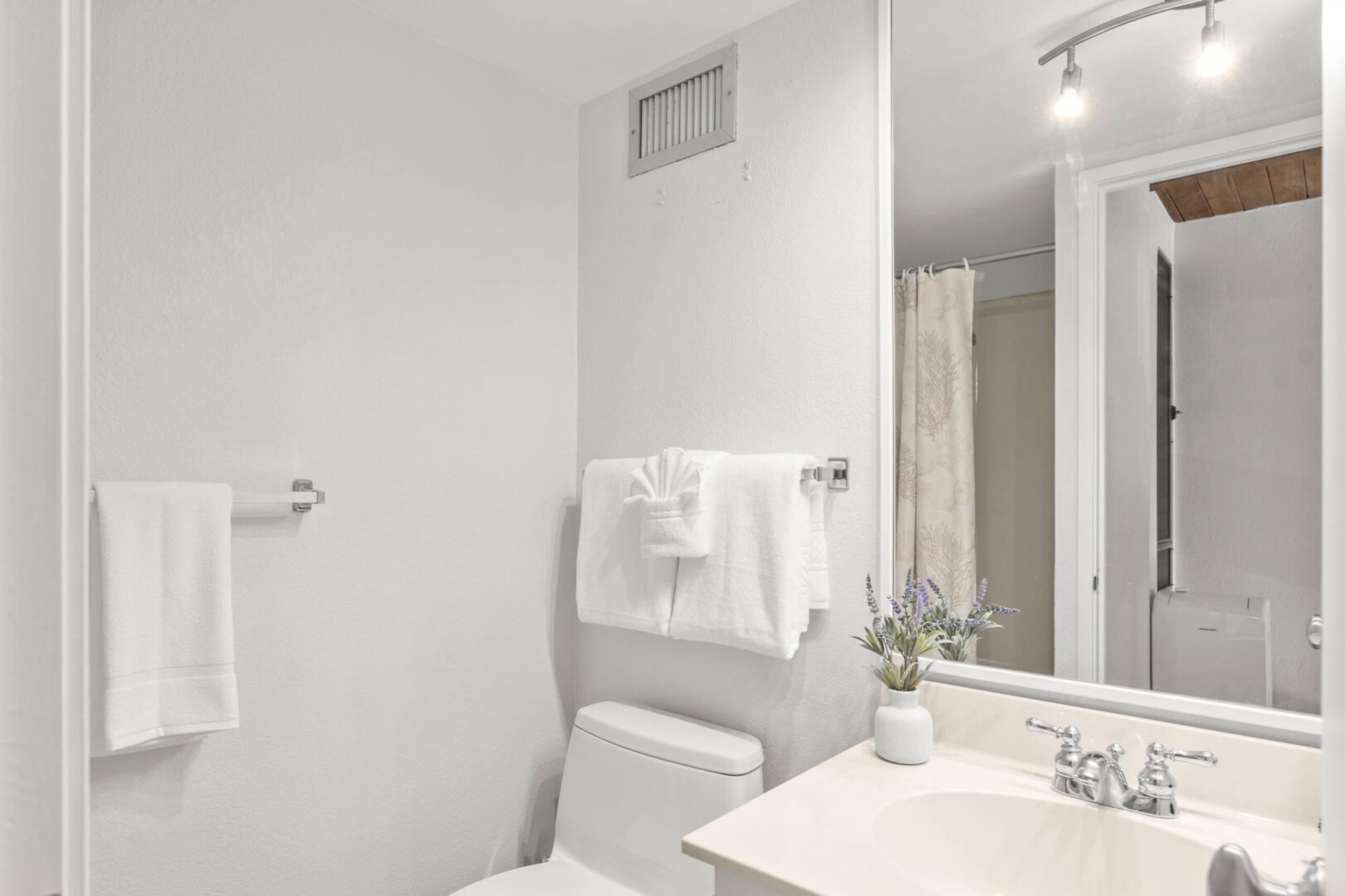 Condo in Kihei · ★4.8 · 2 bedrooms · 4 beds · 2 baths - Image 35