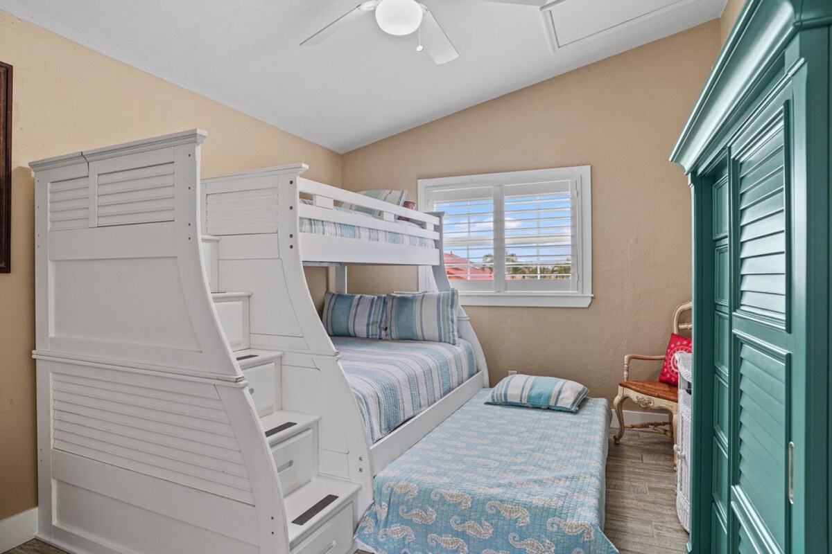 غرفة بطابقين