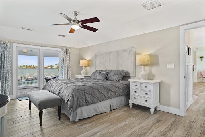 الطابق الرئيسي ثم كبير