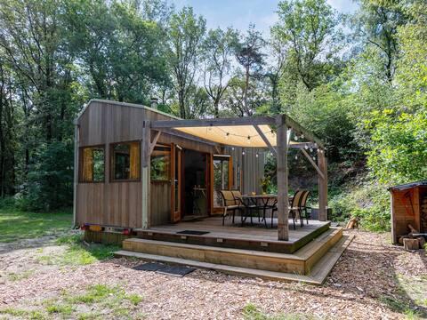 Beautiful tiny house with hottub in the woods