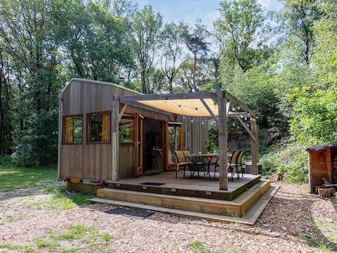 Beautiful tiny house with hottub in the woods