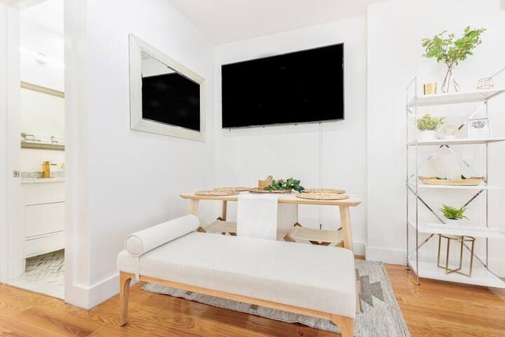 The Brooklyn Townhome I 9 BD 4 BA | Free Parking gallery image 3