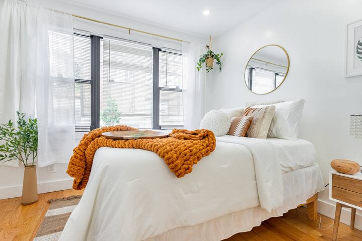 The Brooklyn Townhome I 9 BD 4 BA | Free Parking gallery image 5