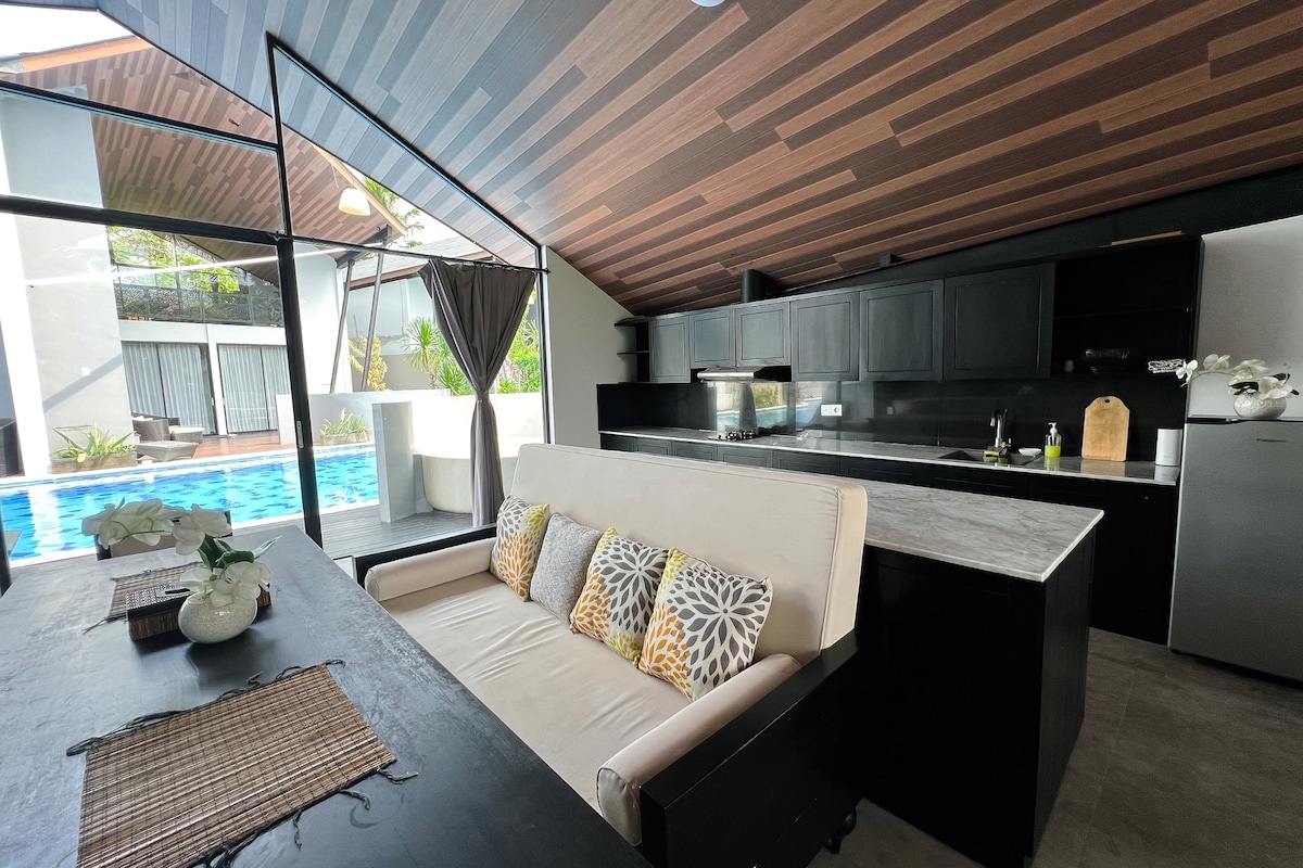 Villa in South Kuta · ★4.33 · 2 bedrooms · 2 beds · 2 baths, συγκρίσιμο Airbnb