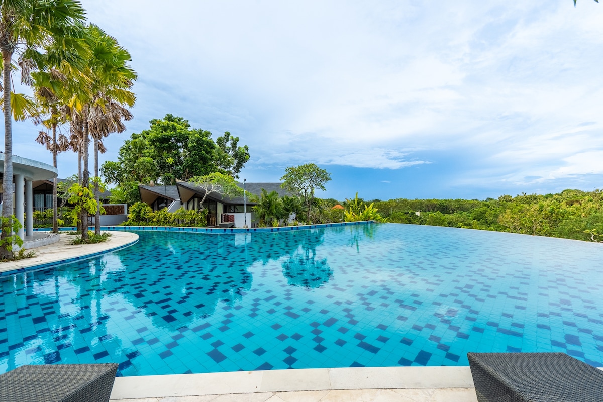 Villa in South Kuta · ★4.33 · 2 bedrooms · 2 beds · 2 private baths, comparabile Airbnb