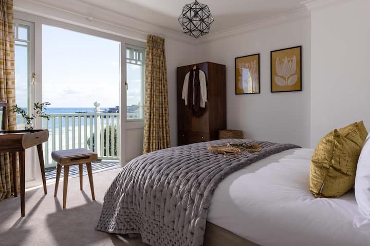 Bedroom at The Croft, Coverack, Cornwall, self catering with Beach Retreats.