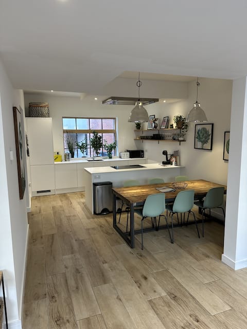 Ideal Bristol getaway - 3 bed harbourside home