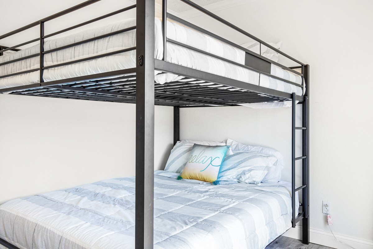 Dormitorio completo con literas