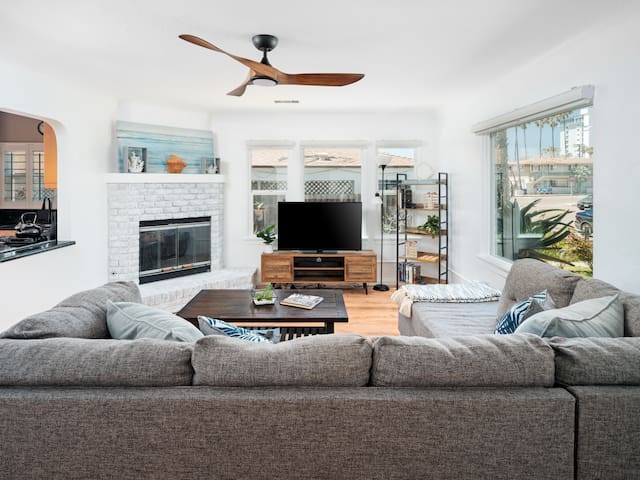 Single-family PB house, walk to all amenities.