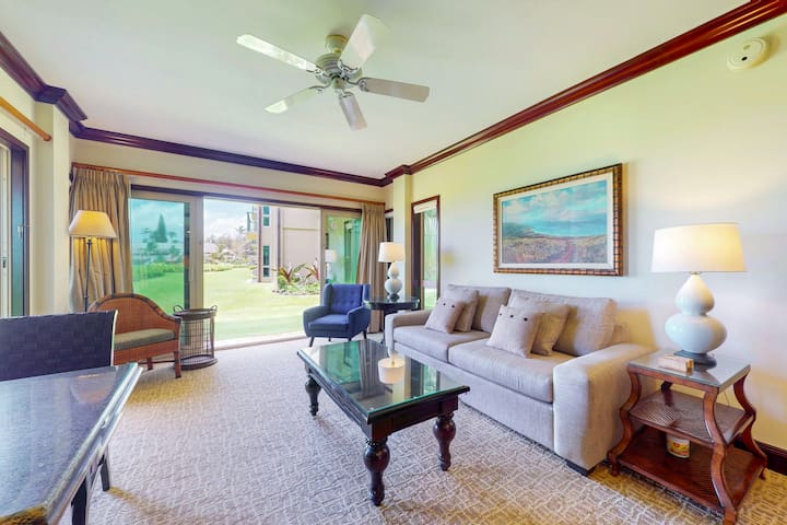2BR ocean-view condo with grill, hot tub & pool gallery image 2