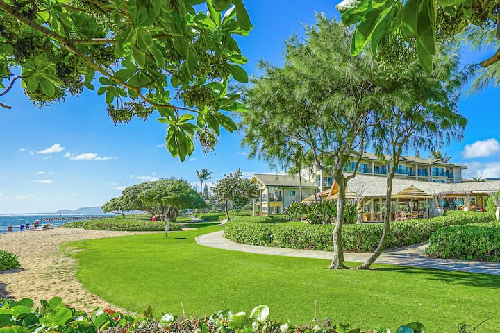 2BR ocean-view condo with grill, hot tub & pool gallery image 3