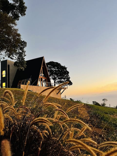 Arandu Cabin - A cabin above the clouds