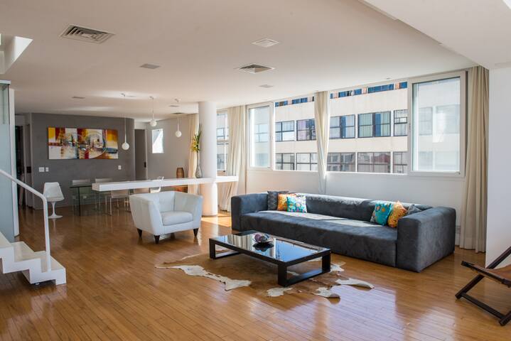 Luxury Ocean-Front Penthouse in Copacabana 3-br gallery image 2