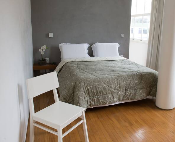 Luxury Ocean-Front Penthouse in Copacabana 3-br gallery image 4