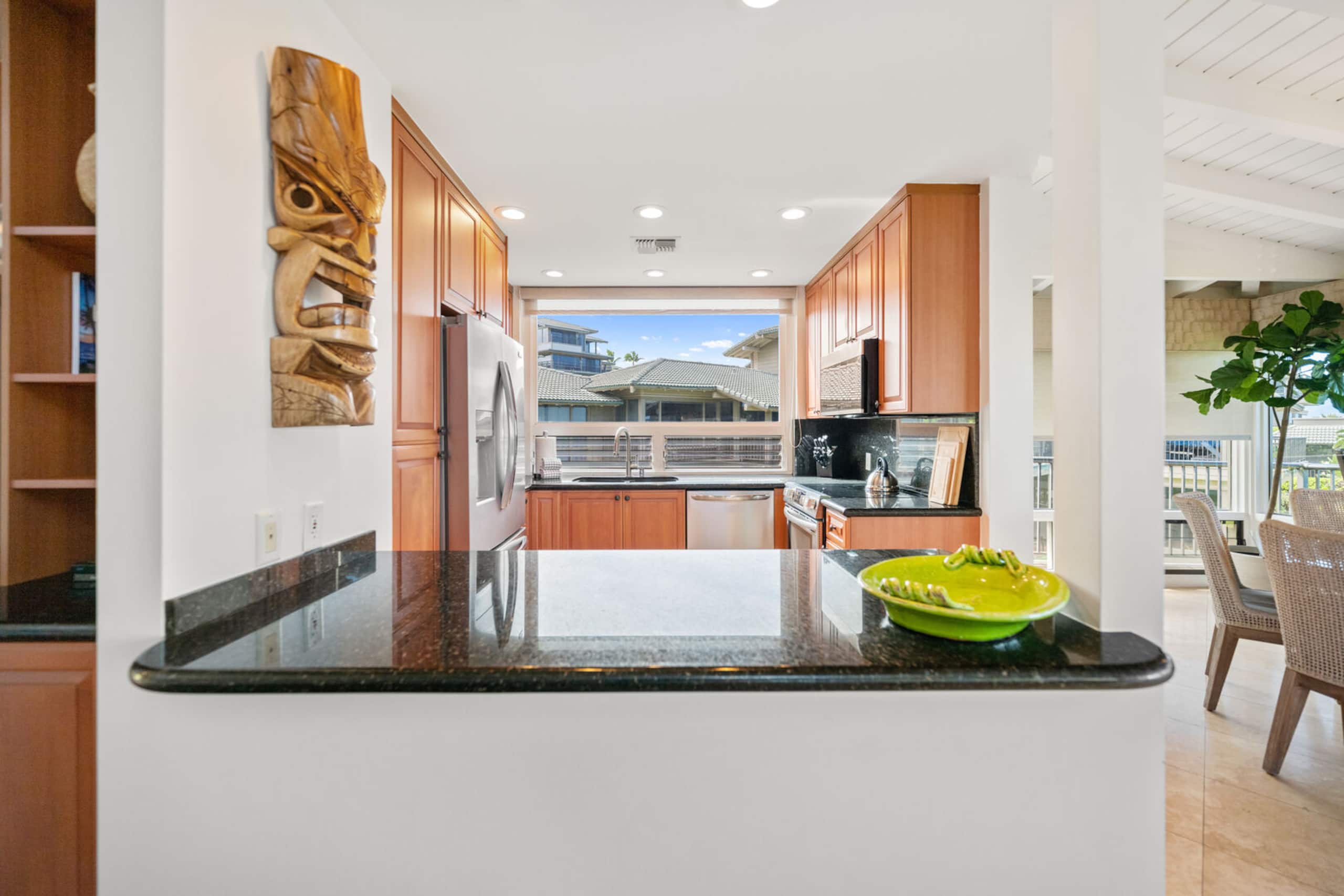 Condo in Lahaina · ★4.81 · 2 bedrooms · 3 beds · 3 baths - Image 9