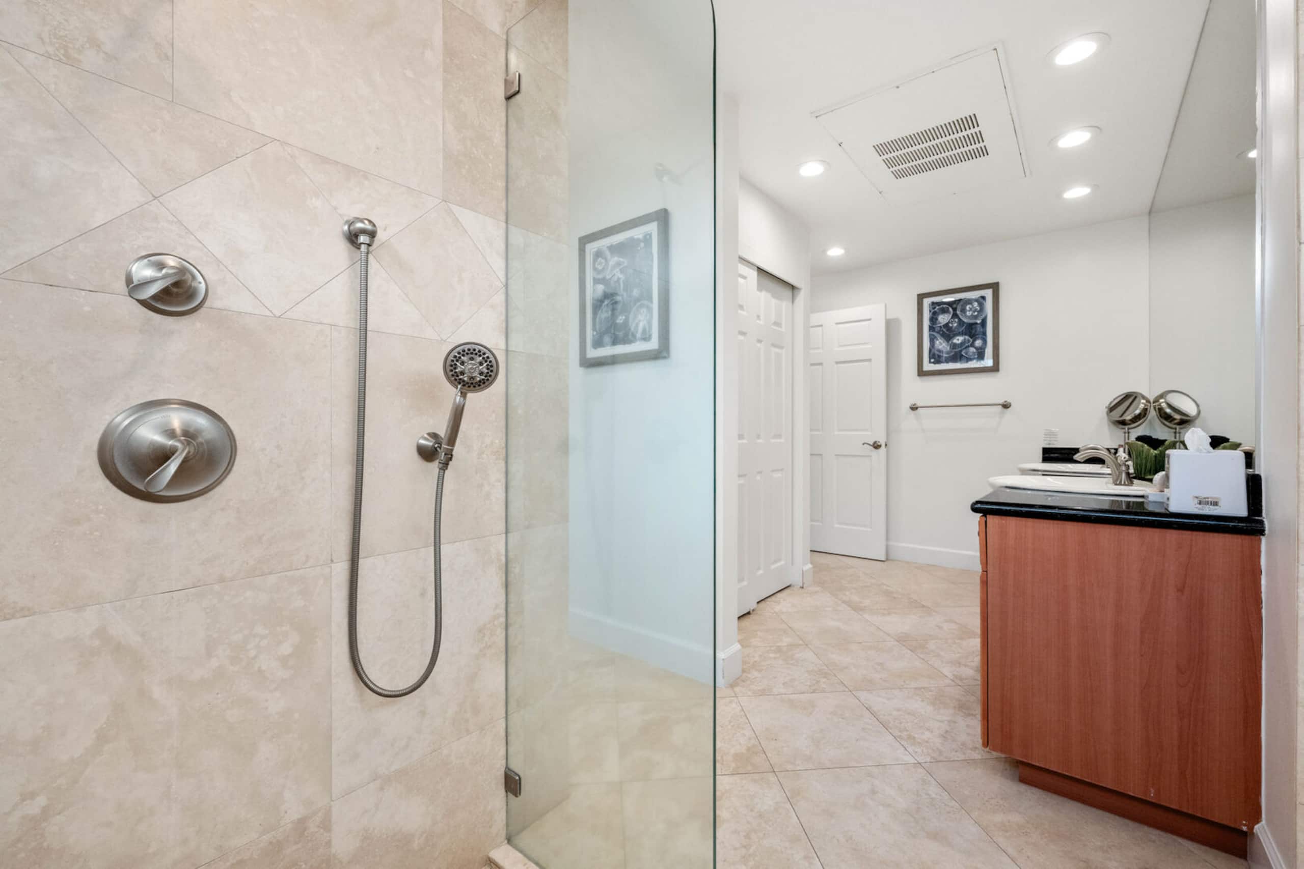 Condo in Lahaina · ★4.81 · 2 bedrooms · 3 beds · 3 baths - Image 42