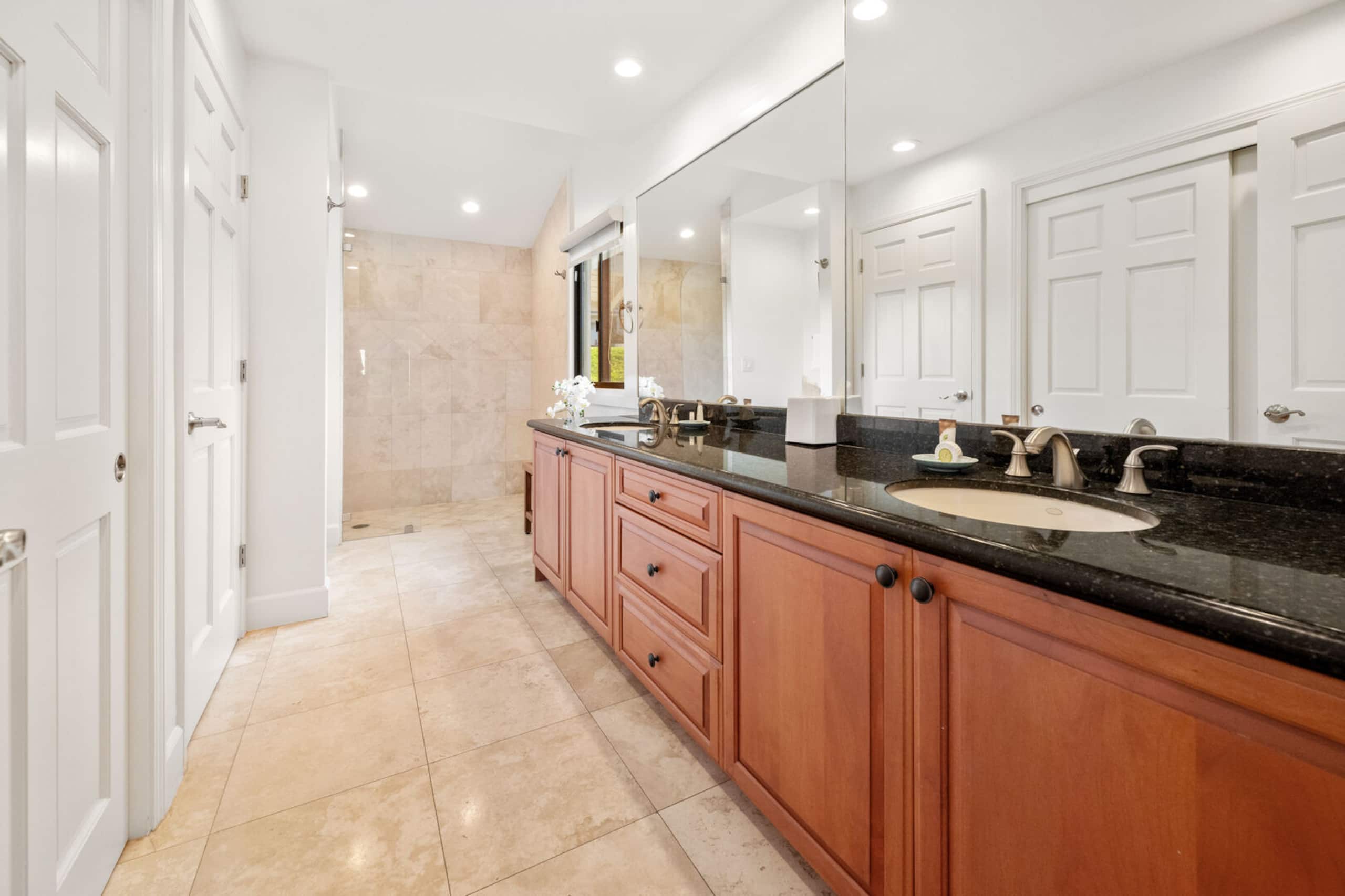 Condo in Lahaina · ★4.81 · 2 bedrooms · 3 beds · 3 baths - Image 36