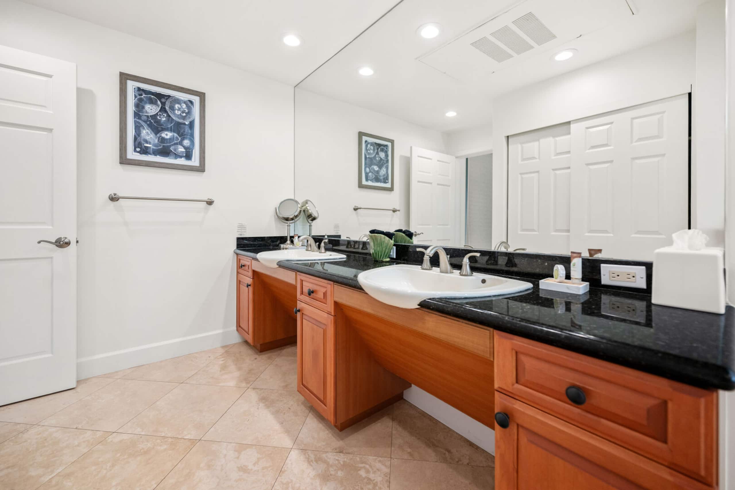 Condo in Lahaina · ★4.81 · 2 bedrooms · 3 beds · 3 baths - Image 41