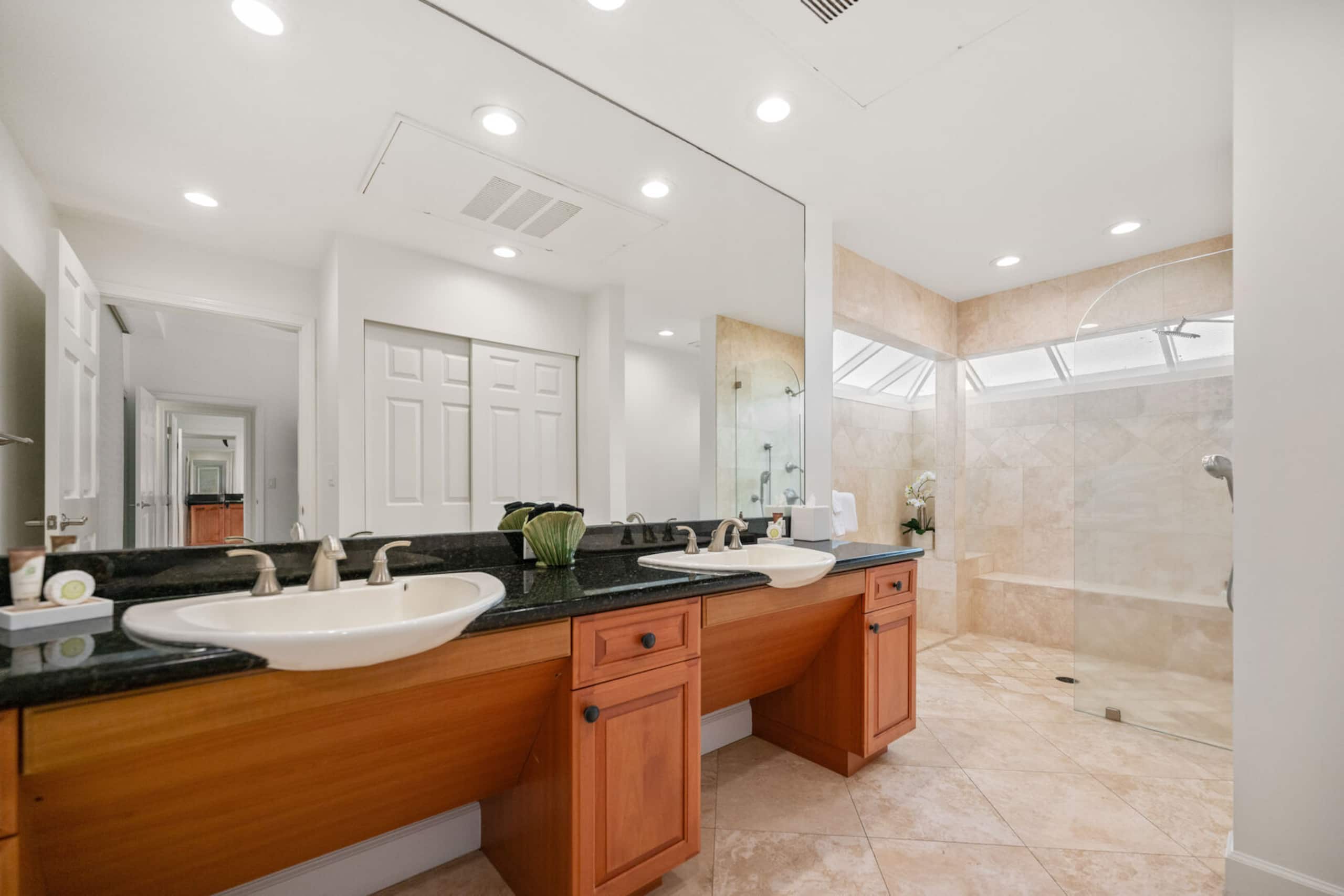 Condo in Lahaina · ★4.81 · 2 bedrooms · 3 beds · 3 baths - Image 40