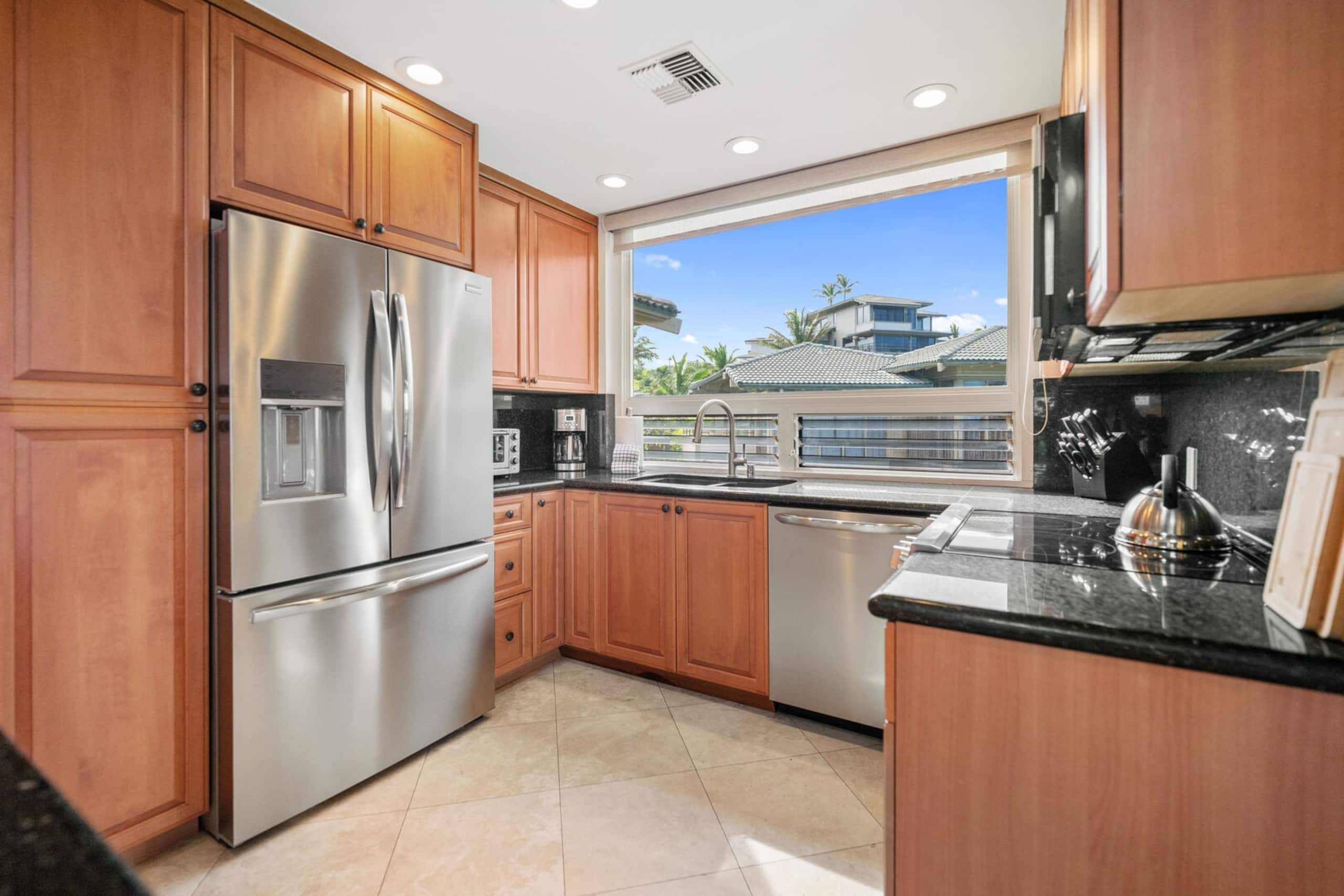 Condo in Lahaina · ★4.81 · 2 bedrooms · 3 beds · 3 baths - Image 11