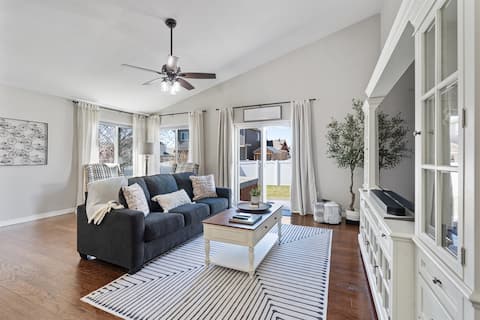 Designed for Games and Gathering - Hot Tub - Famil