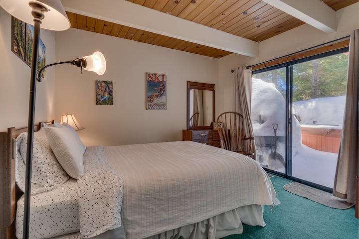 910 Pine Ridge Rd Tahoe City-print-011-017-Primary Bedroom Ensuite-4200x2800-300dpi