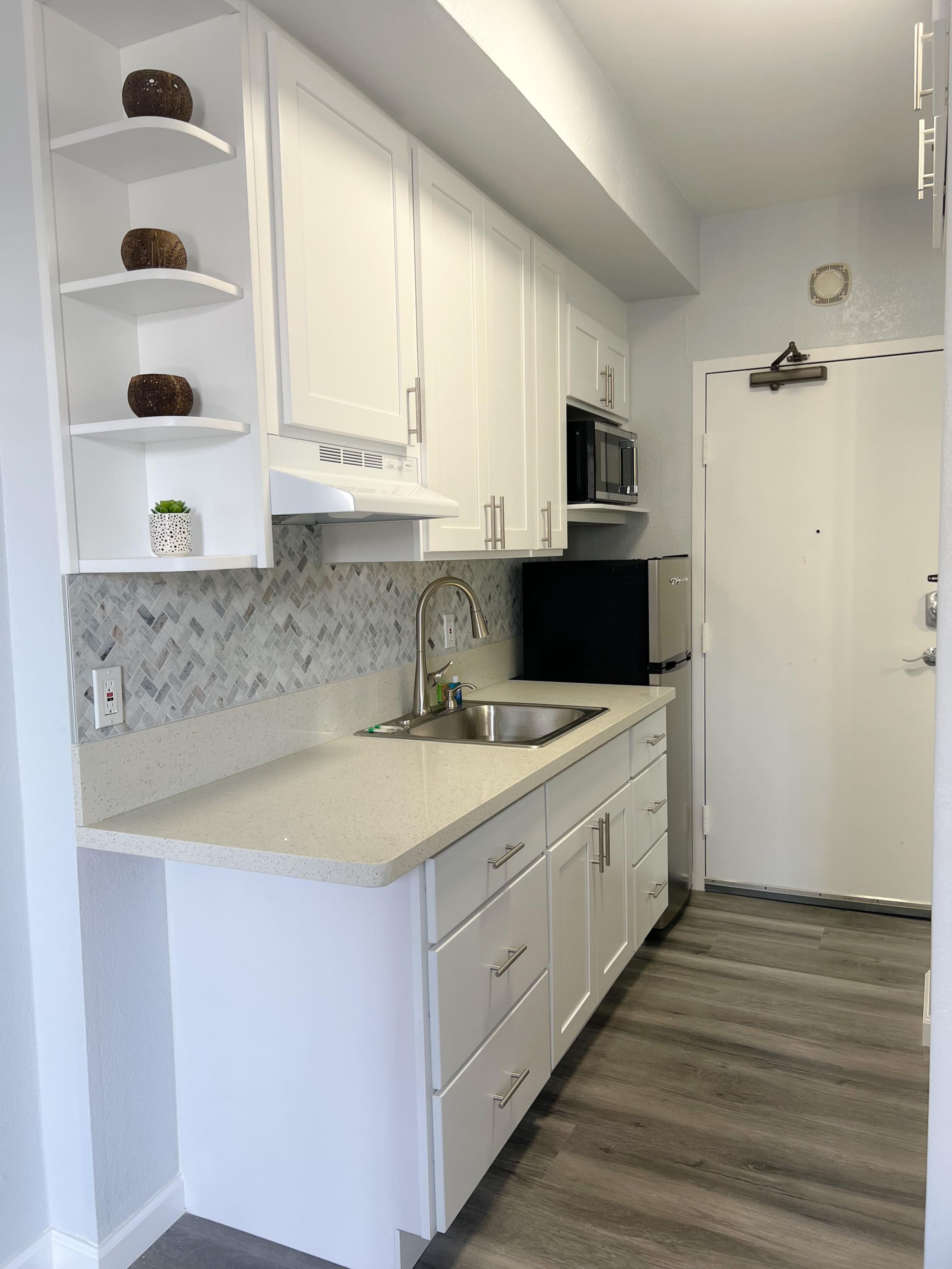 Condo in Honolulu · ★4.61 · Studio · 1 bed · 1 private bath - Image 8