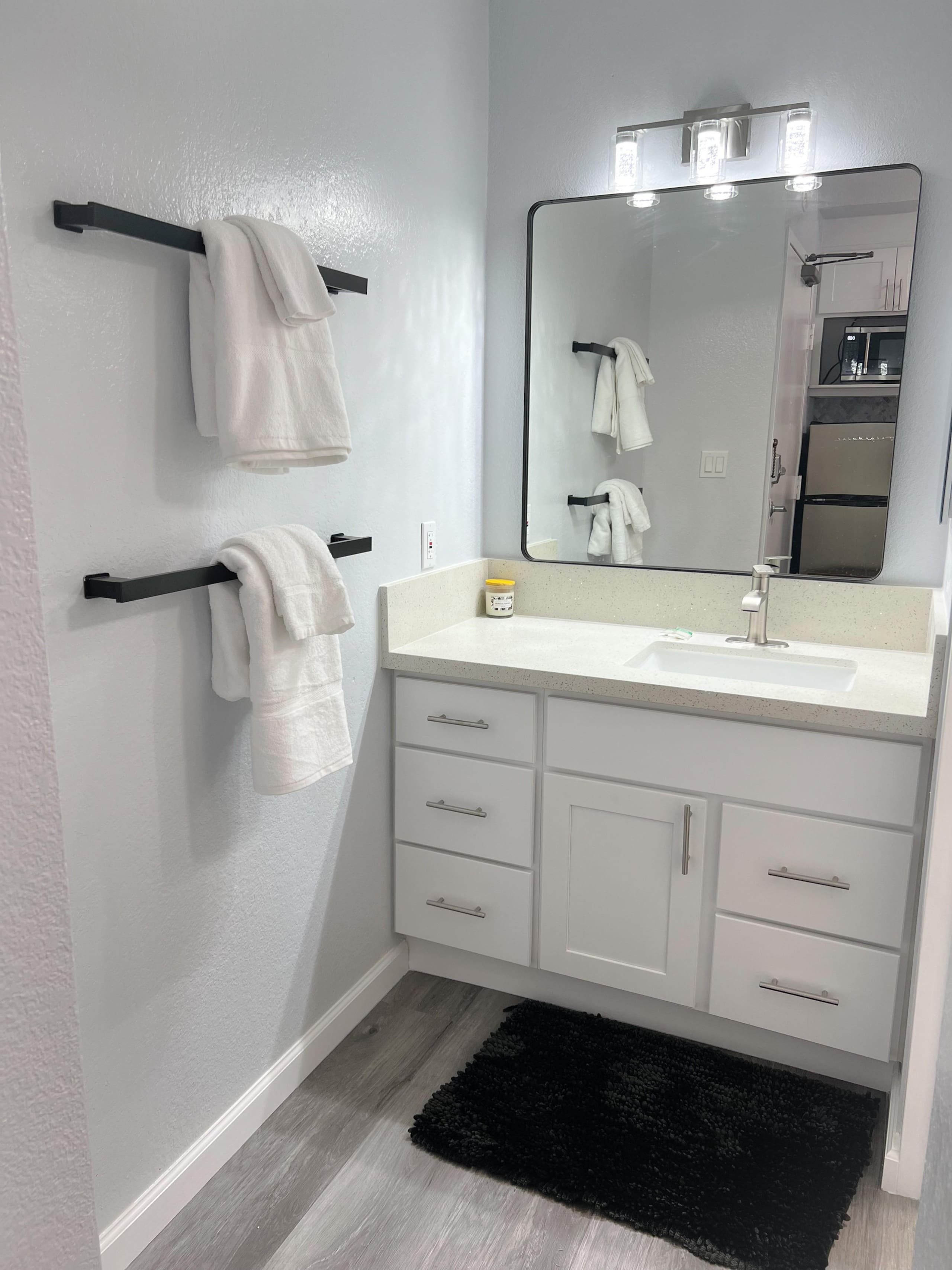 Condo in Honolulu · ★4.61 · Studio · 1 bed · 1 private bath - Image 11