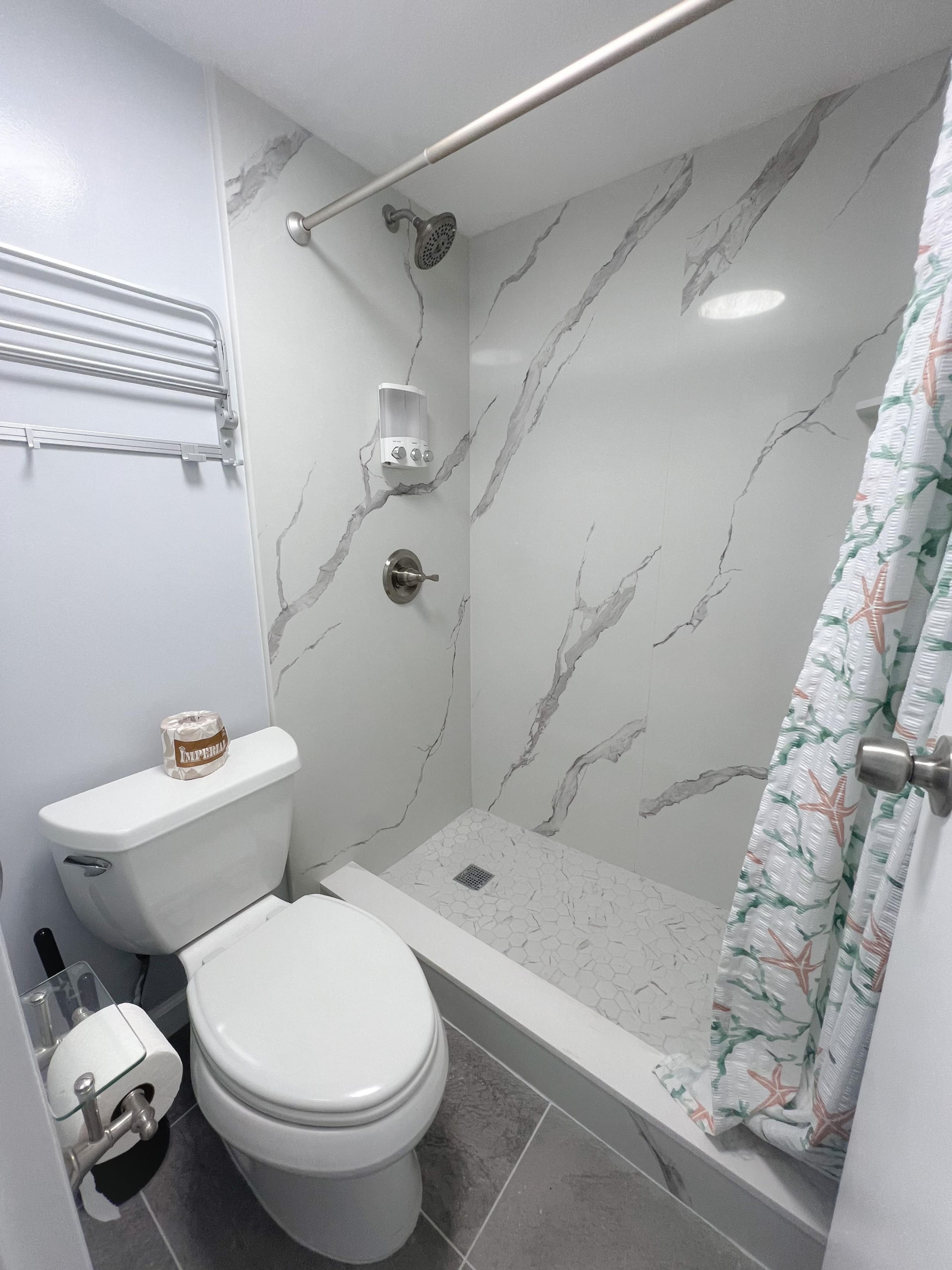 Condo in Honolulu · ★4.61 · Studio · 1 bed · 1 private bath - Image 12