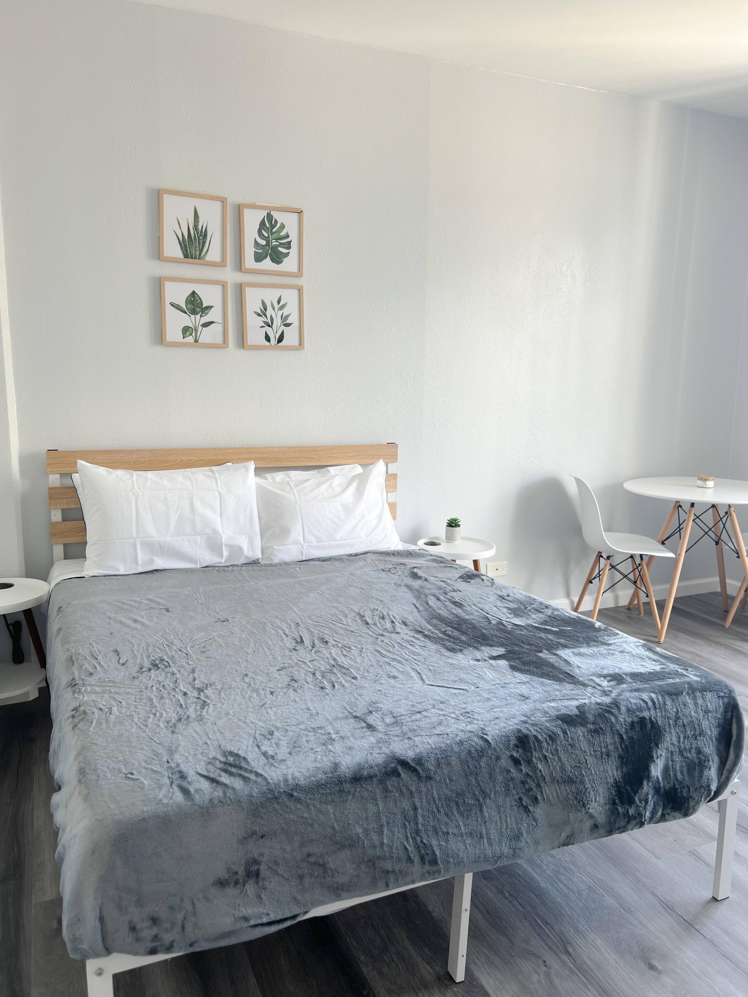 Condo in Honolulu · ★4.61 · Studio · 1 bed · 1 private bath - Image 3