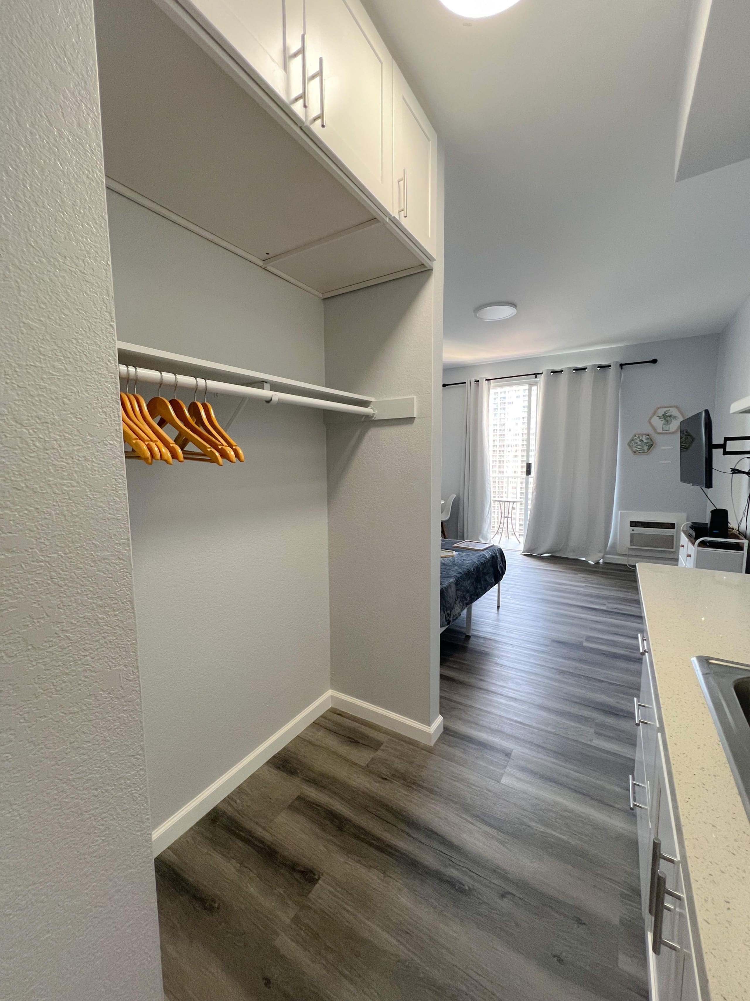 Condo in Honolulu · ★4.61 · Studio · 1 bed · 1 private bath - Image 7