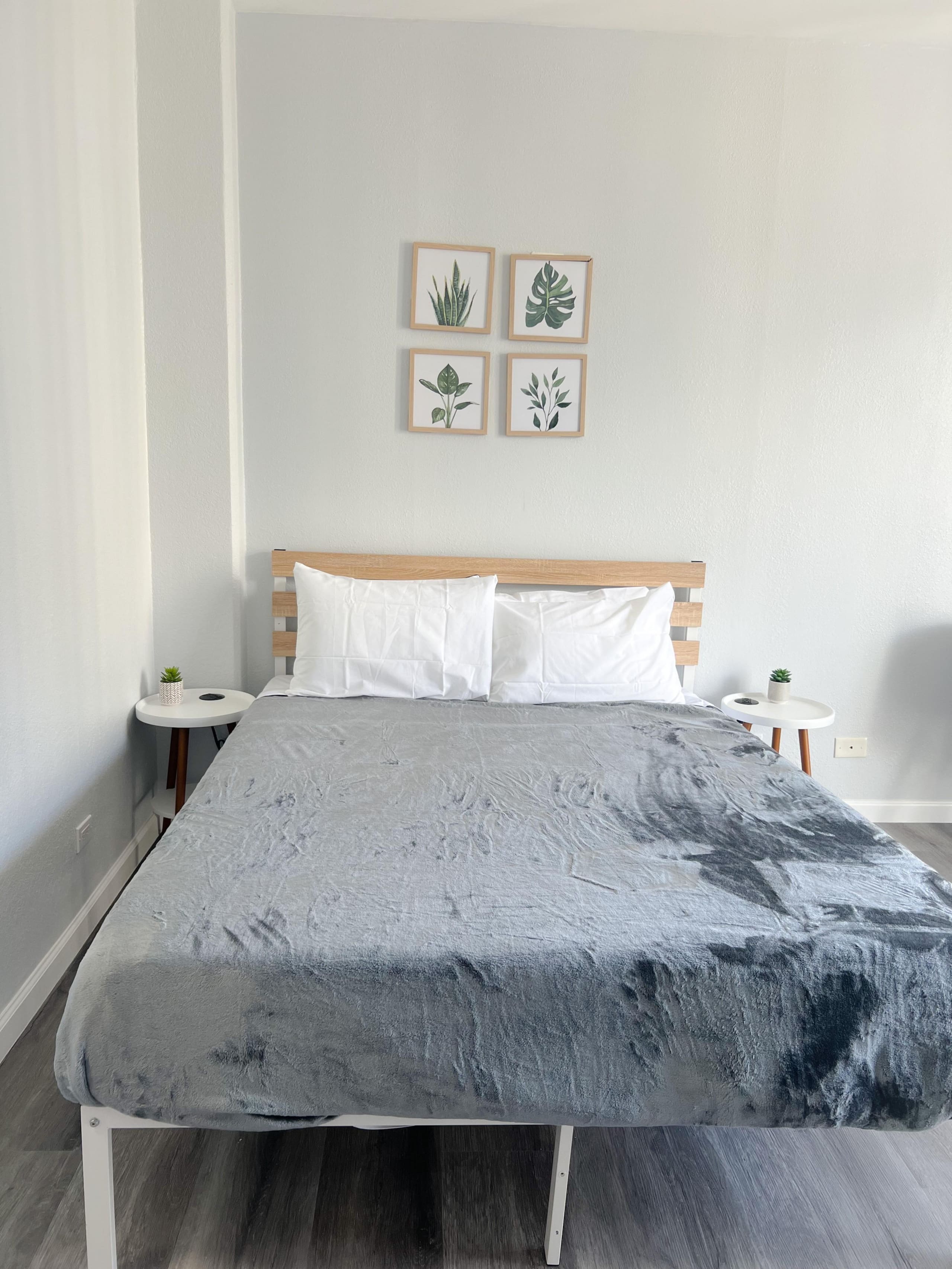 Condo in Honolulu · ★4.61 · Studio · 1 bed · 1 private bath - Image 2