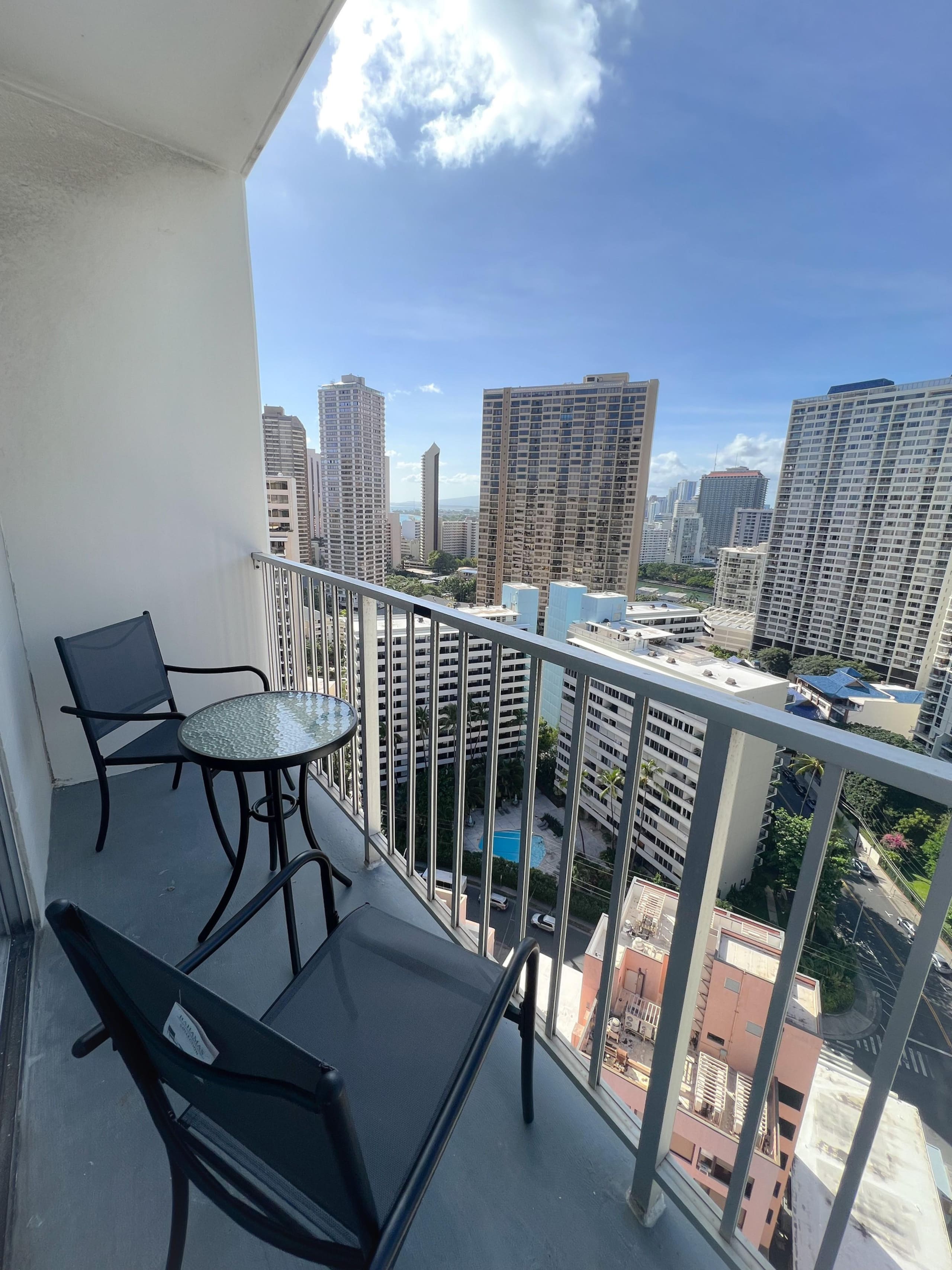 Condo in Honolulu · ★4.61 · Studio · 1 bed · 1 private bath - Image 5
