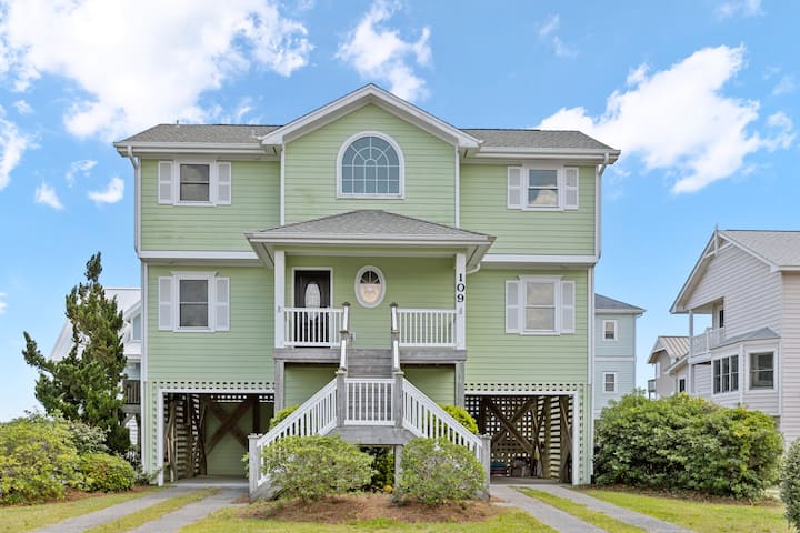 Sea La Vie | Oceanfront + Community Pool! - North Topsail Beach, NC