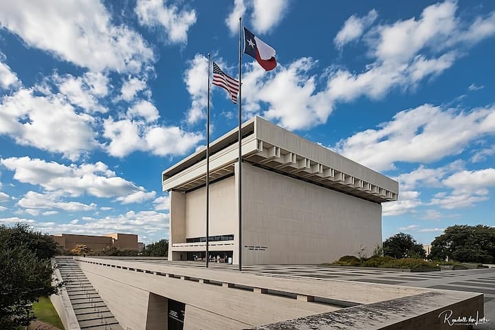 3 Large Suites! Pets Allowed! - Austin, TX