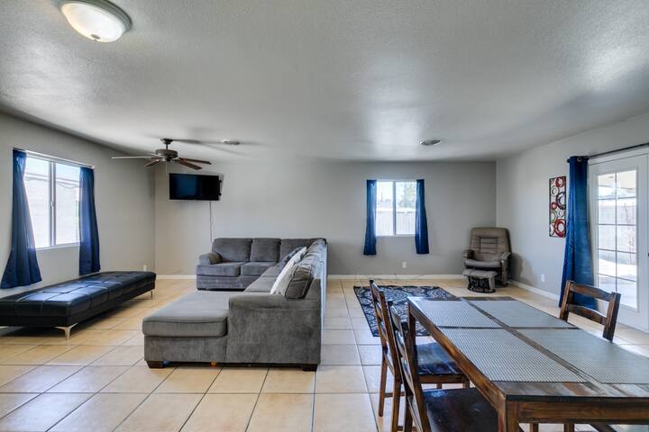 Vegas Oasis gallery image 5