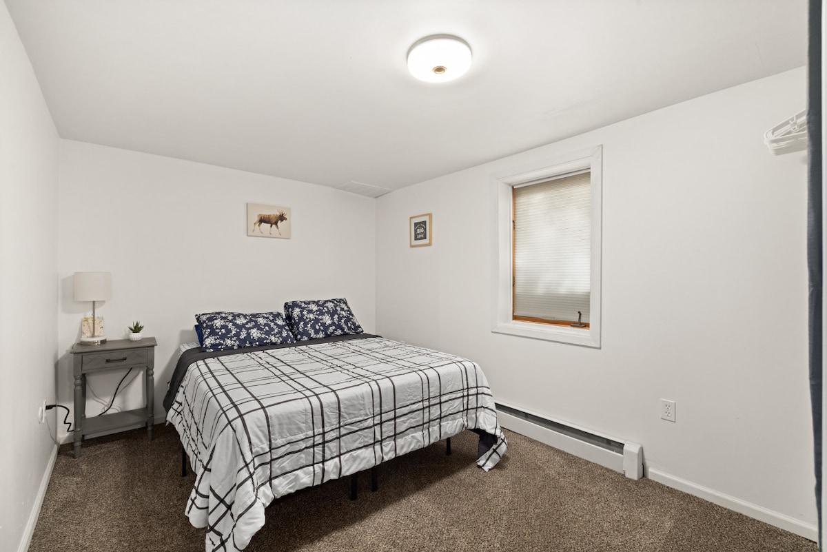 Спална соба (1 од 2 во подрум)